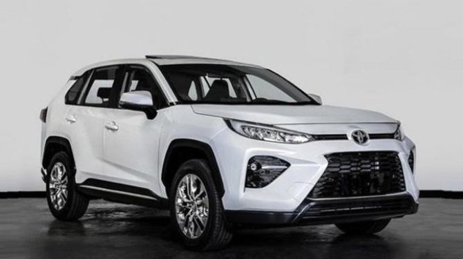 Дилеры привезли кроссовер Toyota Wildlander за 3,9 млн рублей