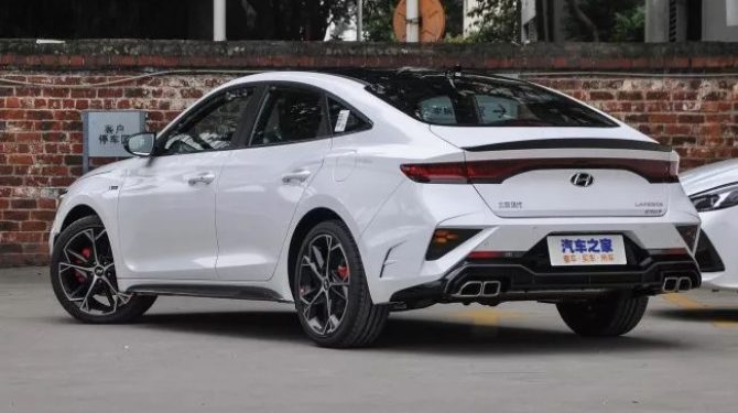 До России добрался седан Hyundai Lafesta за 3,5 млн рублей