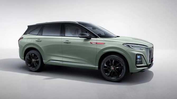 Hongqi запускает продажи компактного кроссовера HS3