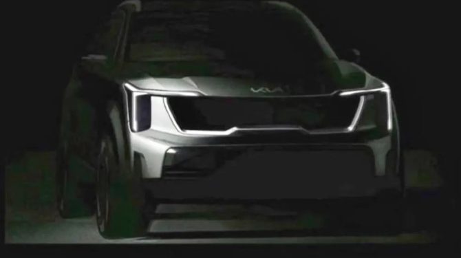 Рассекречена внешность обновленного Kia Sorento