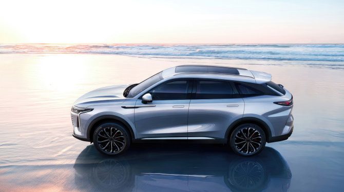 Стала известна цена купе-кроссовера EXEED RX в России