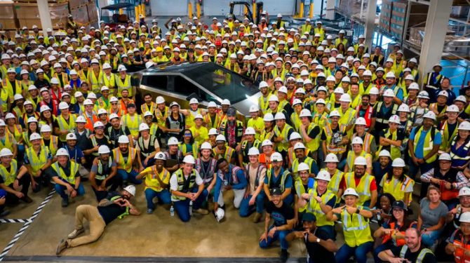 Tesla начала серийное производство электропикапа Cybertruck