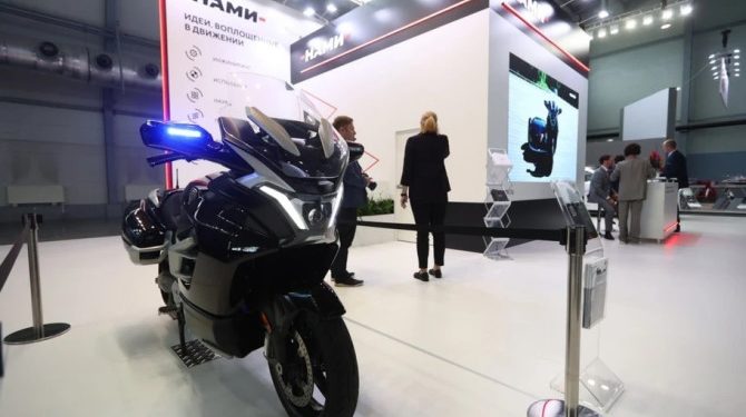 Выпуск электромотоциклов Aurus Merlon может начаться в 2024 году