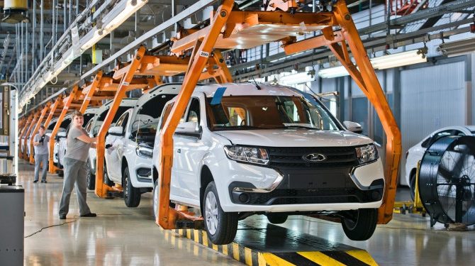 АВТОВАЗ возобновил производство LADA Largus