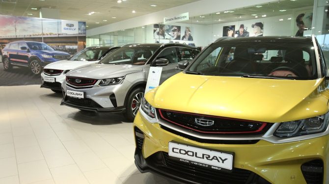 Стали известны самые продаваемые автомобили Geely в России