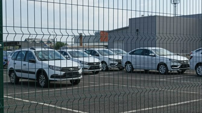 АВТОВАЗ с начала года реализовал более 200 тысяч автомобилей LADA
