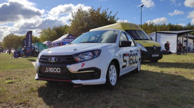 АВТОВАЗ впервые показал гоночный лифтбек LADA Granta Sport