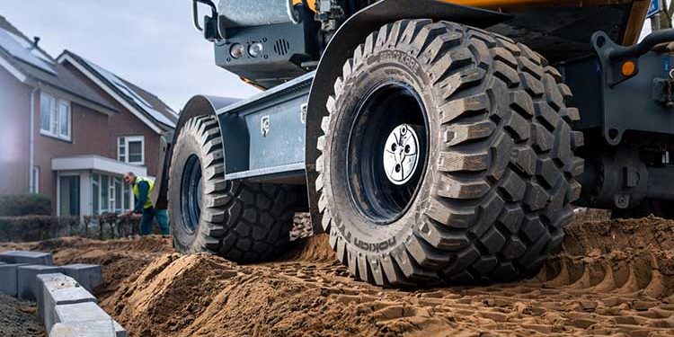 Шины для спецтехники: разновидности, критерии и особенности выбора