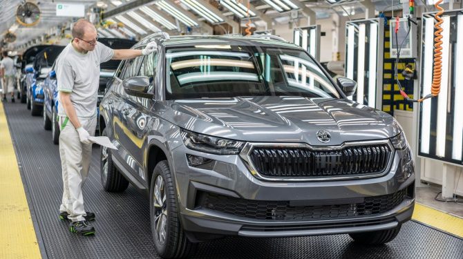 Skoda приостановила выпуск автомобилей в Чехии