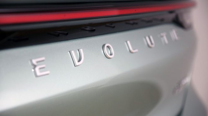 До конца года на рынок выйдут три новые модели Evolute