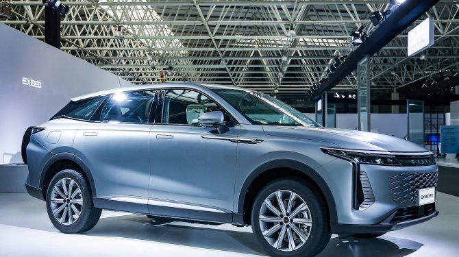 Гибридный кроссовер EXEED RX появится в России в 2024 году
