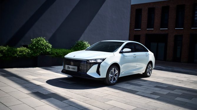 Седан Livan S6 Pro поступил в продажу в России по цене от 2,43 млн рублей