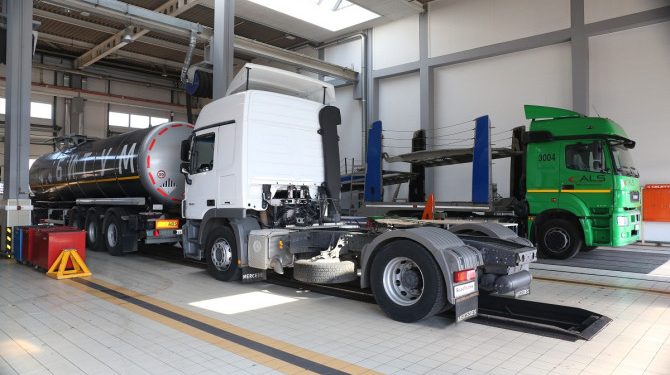 Свыше 7 тысяч компаний в РФ специализируются на сервисе грузовиков