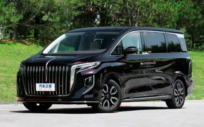 У дилеров Hongqi появились новые кроссовер HS7 и минивэн HQ9