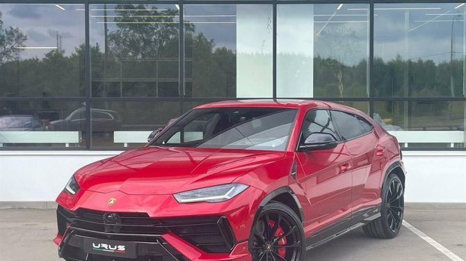 В октябре 2023 года в РФ было продано 35 новых люксовых автомобилей