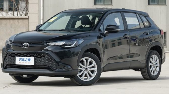 В России появился кроссовер Toyota Frontlander за 3,75 млн рублей