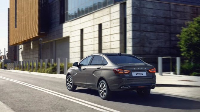 Автомобили LADA с «автоматом» могут появиться у дилеров в марте 2024 года