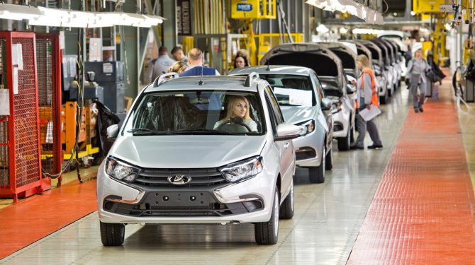 АВТОВАЗ в 2024 году планирует выпустить более 500 тысяч автомобилей LADA
