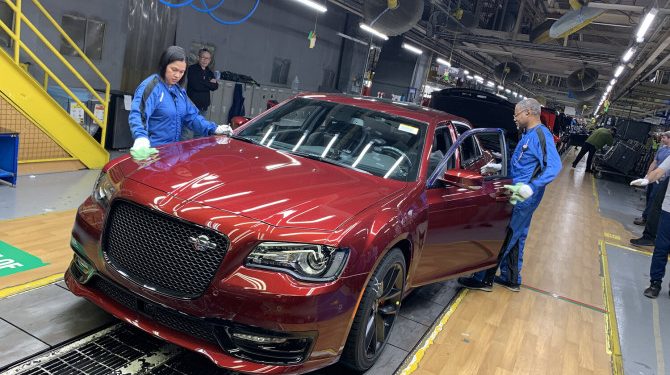 Chrysler завершил производство седана 300C