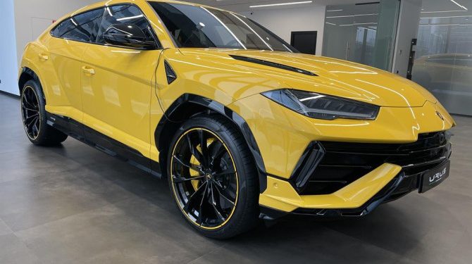 Lamborghini Urus третий месяц подряд лидирует на рынке люксовых автомобилей в РФ