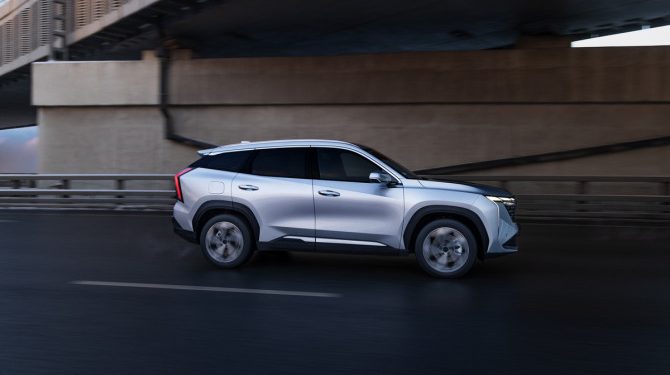 Новый Geely Atlas появился у российских дилеров