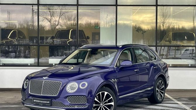 В 2023 году россияне купили рекордное количество люксовых автомобилей с пробегом