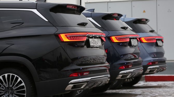 Доля кроссоверов и внедорожников на рынке РФ превысила 70%