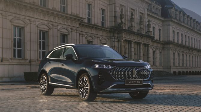 Гибридный кроссовер WEY 05 стал доступен в России за 6,5 млн рублей