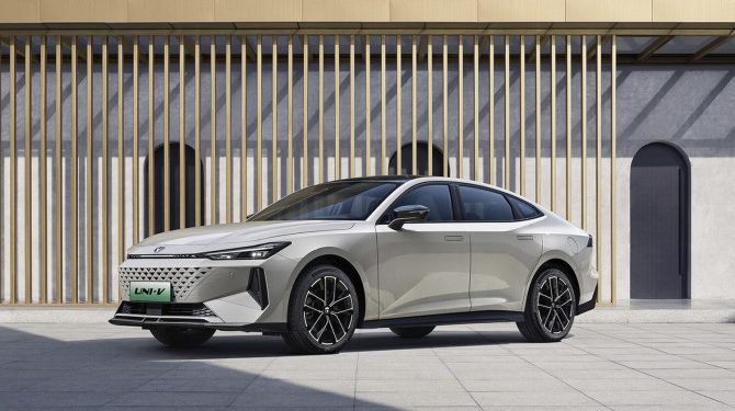 Представлен обновленный Changan UNI-V, который продается в России