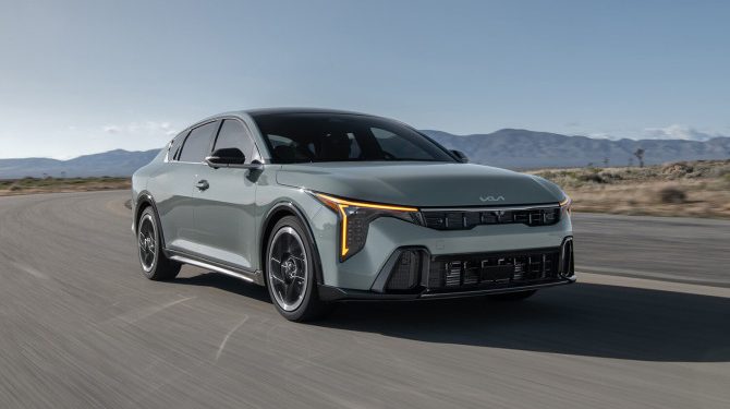 Состоялась премьера седана Kia K4, который заменит Cerato