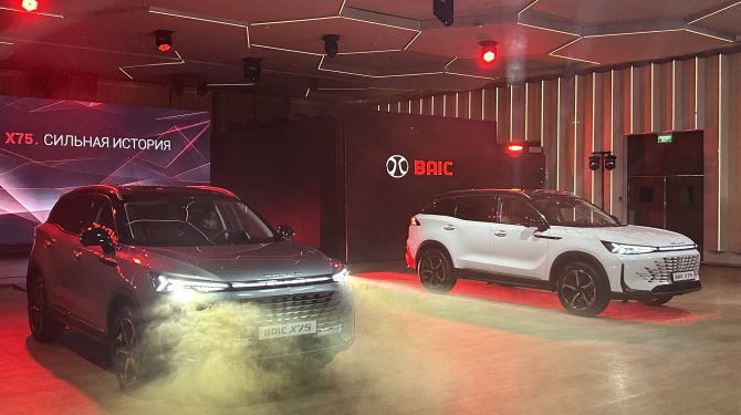 В России стартуют продажи нового кроссовера BAIC X75