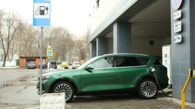 Более 3,3 тысячи быстрых зарядных станций планируется построить в России