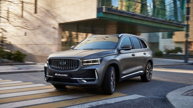 Обновленные кроссоверы Geely Monjaro добрались до дилеров