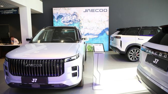 Продажи новых легковых автомобилей в марте вернулись на докризисный уровень