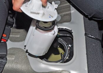 Подготовка к замене топливного фильтра Хендай Старекс