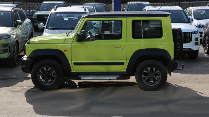 Импорт новых легковых автомобилей в апреле показал минимум за последние 10 месяцев