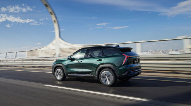 Кроссовер Geely Atlas с полным приводом поступил в продажу