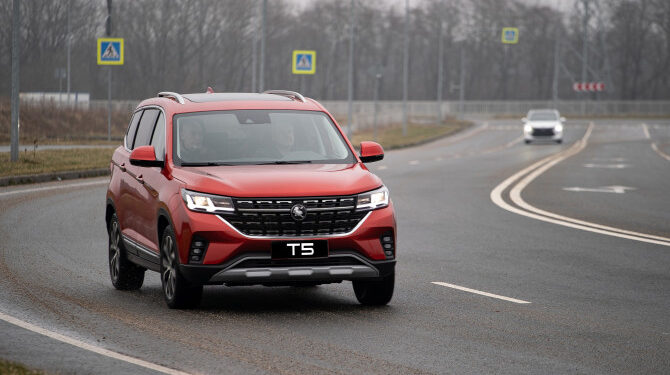 Объявлена стоимость кроссовера Forthing T5 российской сборки