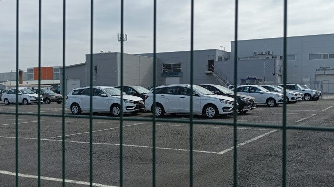 Порядка 700 тысяч автотранспортных средств продано в России за 5 месяцев