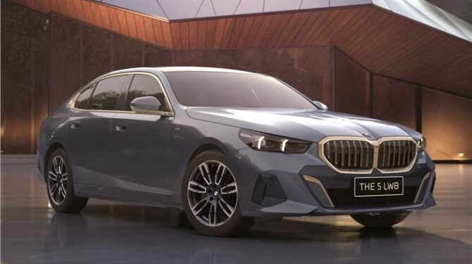 Удлиненная BMW 5-Series получила версию с правым рулем