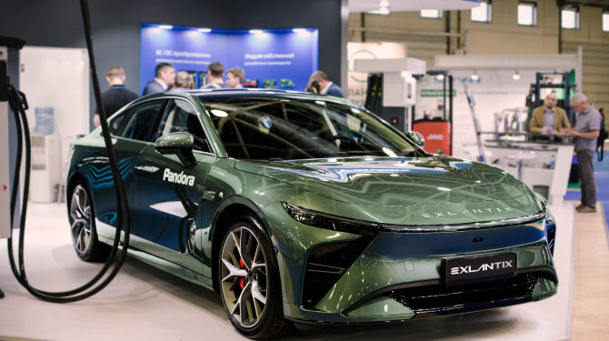 В Москве представлен новый электромобиль Exlantix ES