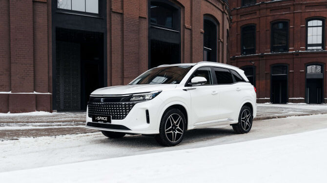 Названы цены и сроки старта продаж гибридного кроссовера Evolute i-SPACE