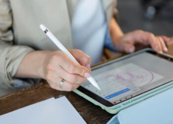 Графические планшеты и эргономика: как выбрать удобное устройство для долгой работы