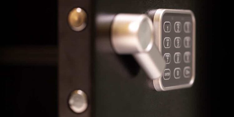 Вскрытие сейфов: почему стоит обратиться к профессионалам