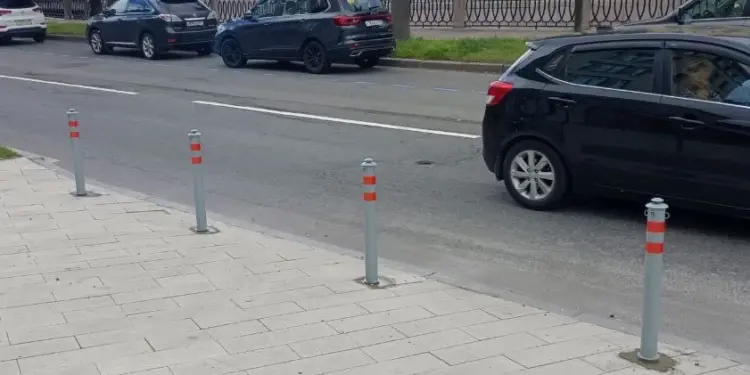 Стальные столбики: прочность, стиль и защита города