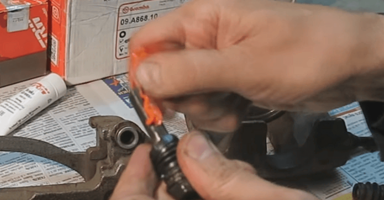 Зачем нужна смазка для направляющих суппортов